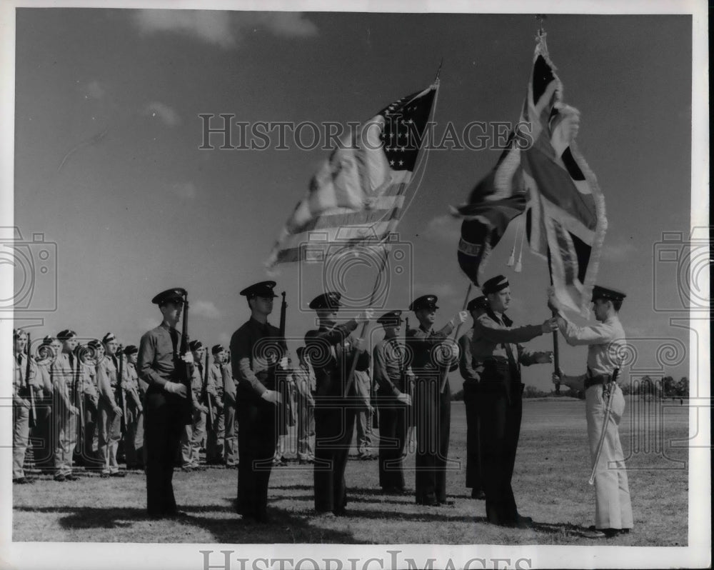 1941 Press Photo Air Corps Replacement Center in Ala, Cadet Bradshaw,Capt Luper-Historic Images