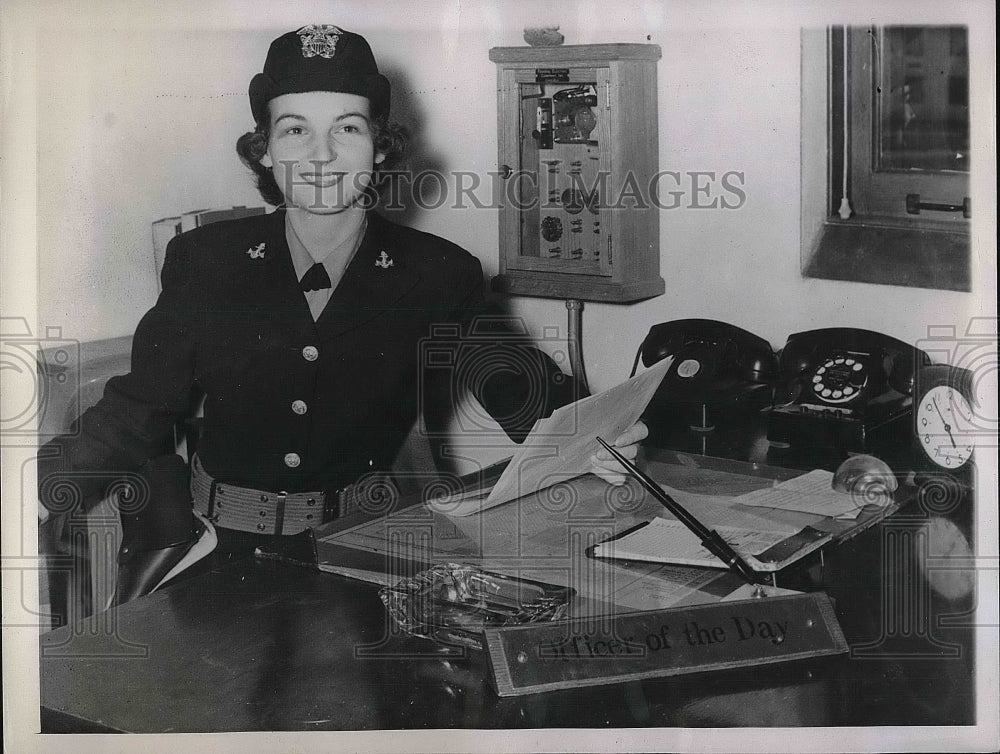 1943 Olathe, Ks. Ensign Janice E Beavon - Historic Images