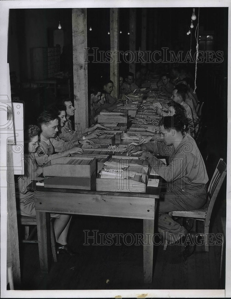 1943 Press Photo Newport News, Va. mail sorting for overseas troops - nem14127 - Historic Images