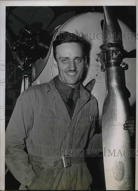 1938 Press Photo Private Frank H Krebs at US Army hanger in Chicago-Historic Images