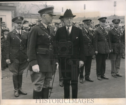 1933 Gov.Clyde L.Herrinf of Iowa and Maj.Carr at Chicago World Fair. - Historic Images