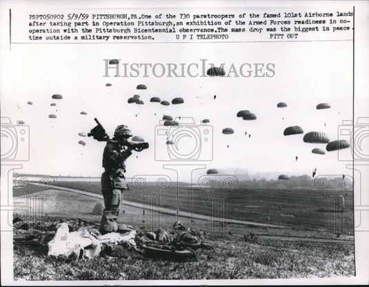 1959 730 Paratroopers of the 101st Airborne Lands at Pittsburgh. - Historic Images
