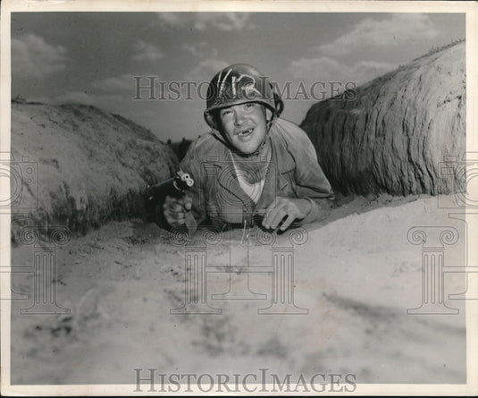 1952 Pfc.Gilbert Nietz leaving Infiltration Course. - Historic Images