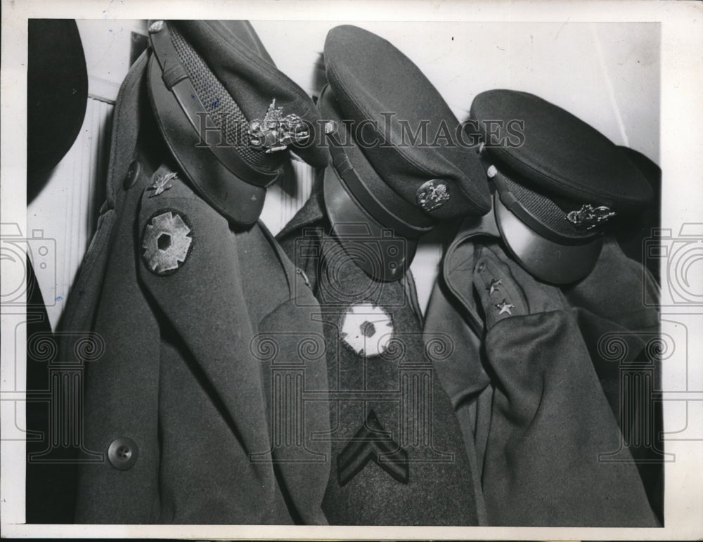 1946 Press Photo Coats and Hat of a Corp.,Col and Maj.Gen. in Cloakroom.-Historic Images