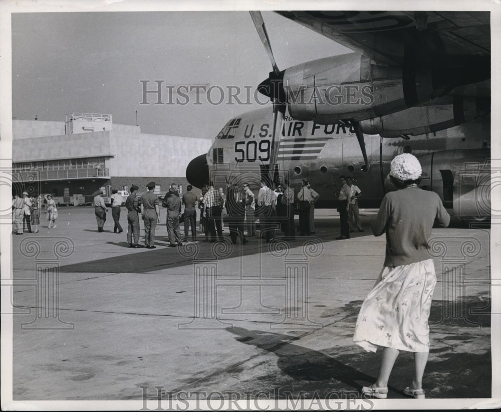 1958 Lockheed JetStar Jet Transport Inspected by Aviation Writer. - Historic Images