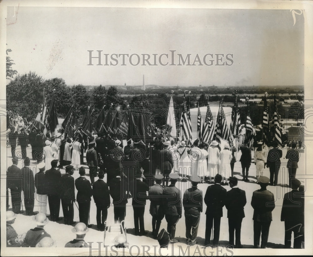 1932 American Legion at the Tomb of the Unknown Soldiers. - Historic Images