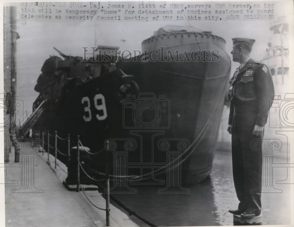 1946 Maj.Jonas M.Platt of USMC guards at Security Coucil Meeting. - Historic Images