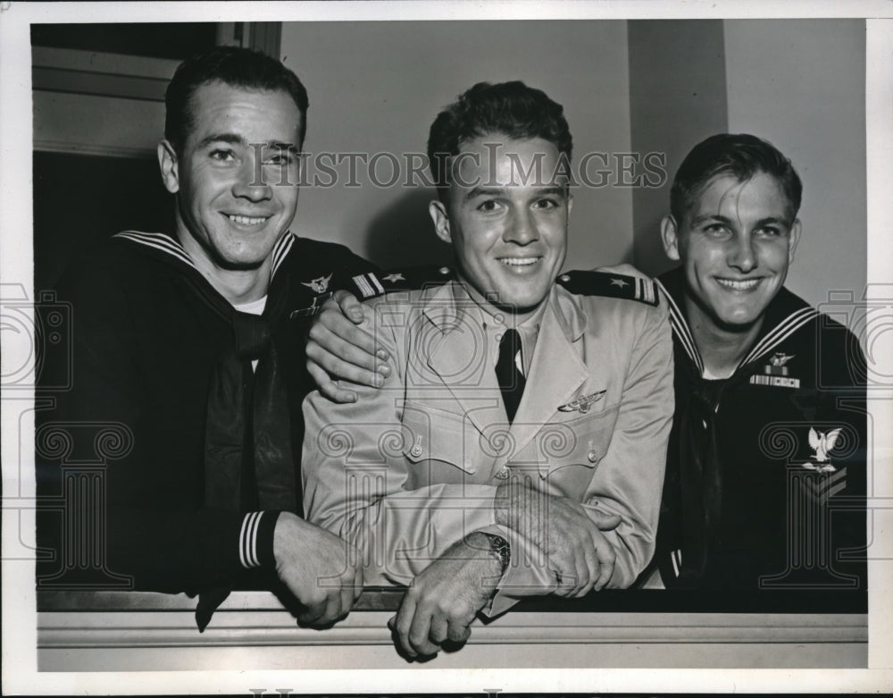 1944 Press Photo Pilot and Crew fight in the Battle of Eastern Philippines.-Historic Images