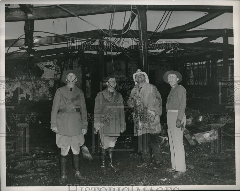 1940 D.C. GC Marshall, Col JJ Bohn at burned bldg - Historic Images