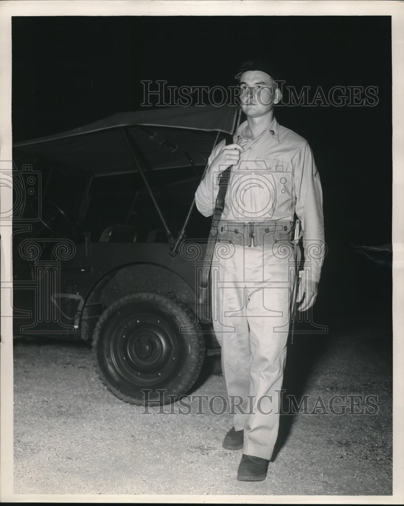 1953 Parris Island, SC Marine reservist Pfc Lynn Coffin Jr - Historic Images