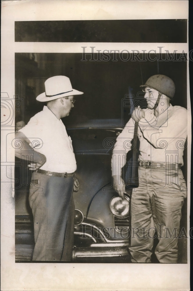 1949 Florida Natl Guardsman &amp; a civilian - Historic Images