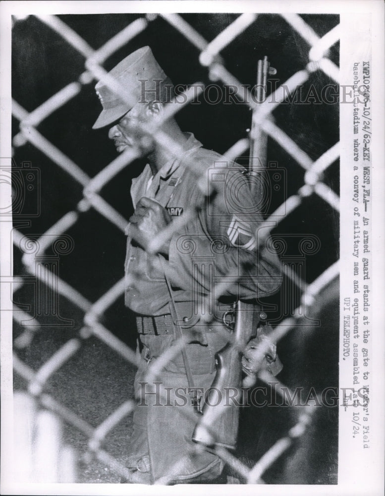 1962 Press Photo Key West, Fla. Armed guard at Wicker&#39;s Field-Historic Images