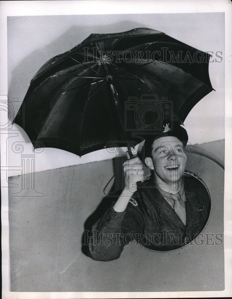 1951 British Army John Henshall poke his head of his Troopship. - Historic Images