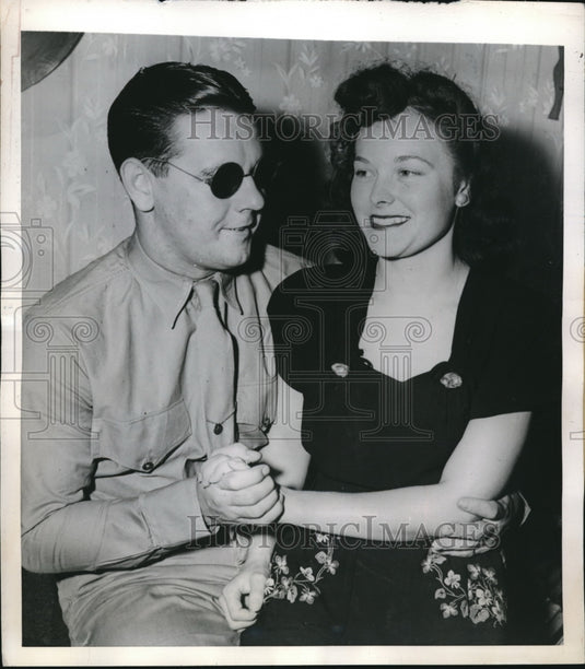 1945 Marine Pfc Geo McLaughlin, blined at Saipan & fiancee L Langley - Historic Images