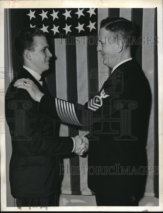 1942 Press Photo NY, Chief Yeoman James Hoag & son Russell J Hoag, joins Navy-Historic Images