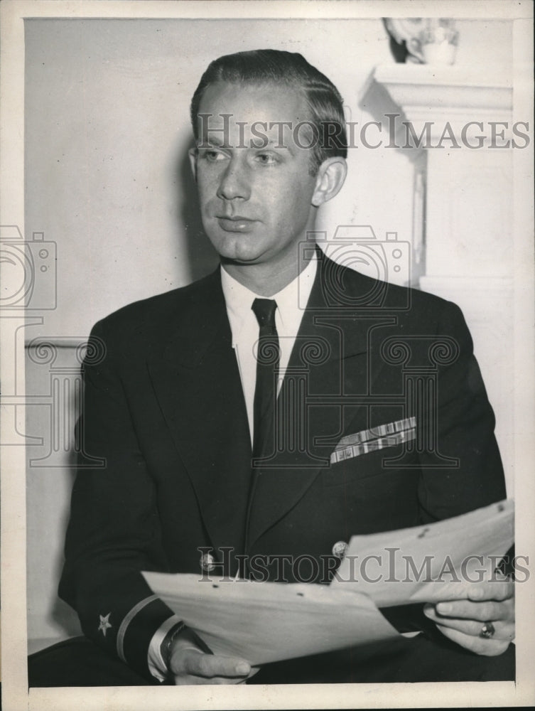 1946 Press Photo Ensign Robert B. Jones, a prisoner of the Japanese more than 3y-Historic Images