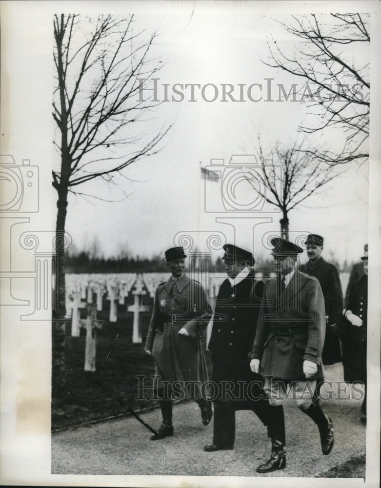 1939 US Military attache at French Armistice Day observance - Historic Images