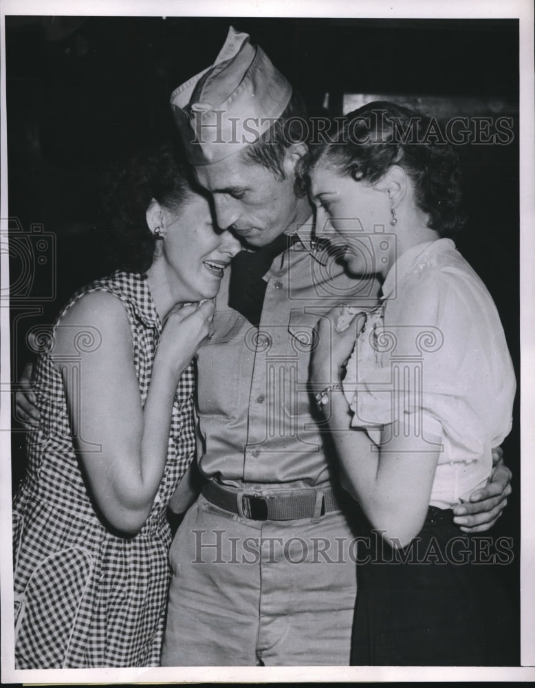1953 Press Photo Chicago, Cpl Ed Klimao, former Korean POW & his sisters-Historic Images
