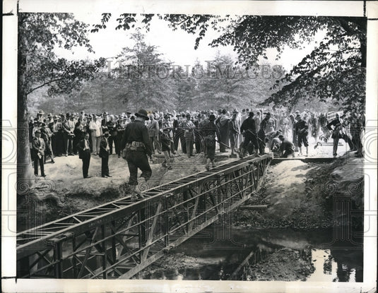1941 Ft Belvoir, Va Army & artillery at training - Historic Images