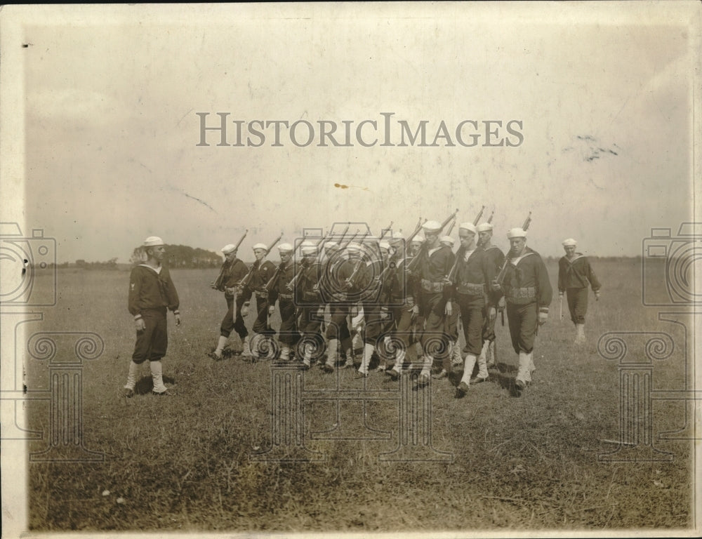 1918 Press Photo U.S. Sailors at Wissanhickon Barracks.-Historic Images