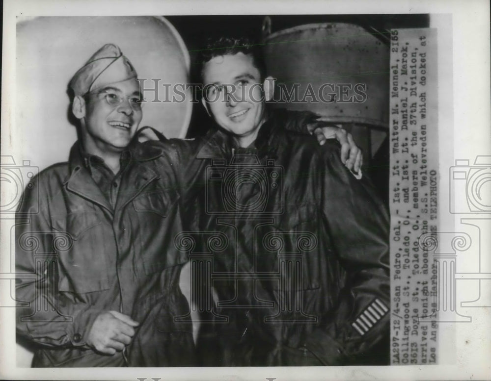 1945 Press Photo San Pedro, Calif. Lt Walter Mennelk, Lt Daniel Marck, 37th Div-Historic Images