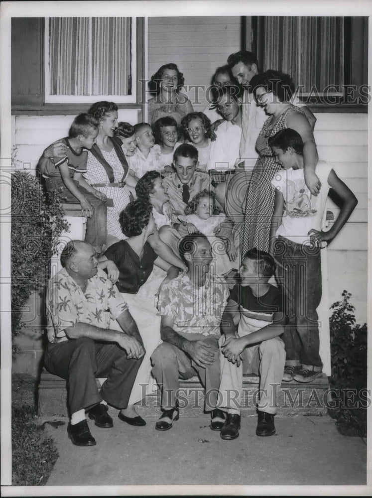 1953 A former POW from Korean war at home with his large family - Historic Images
