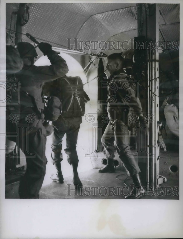 1951 Press Photo Recon Marines making a parachute jump in &quot;The New Marine&quot; film - Historic Images