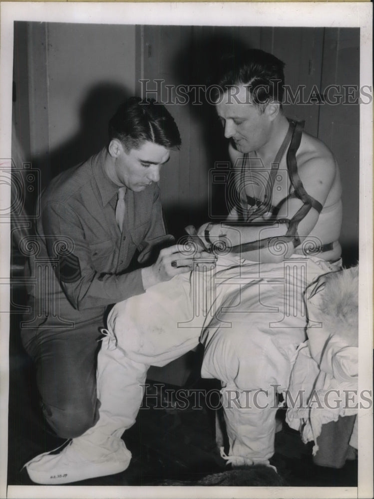 1944 Press Photo Quartermaster Corps Sgt D Peterson, T/Sgt H Hanson at test labs - Historic Images