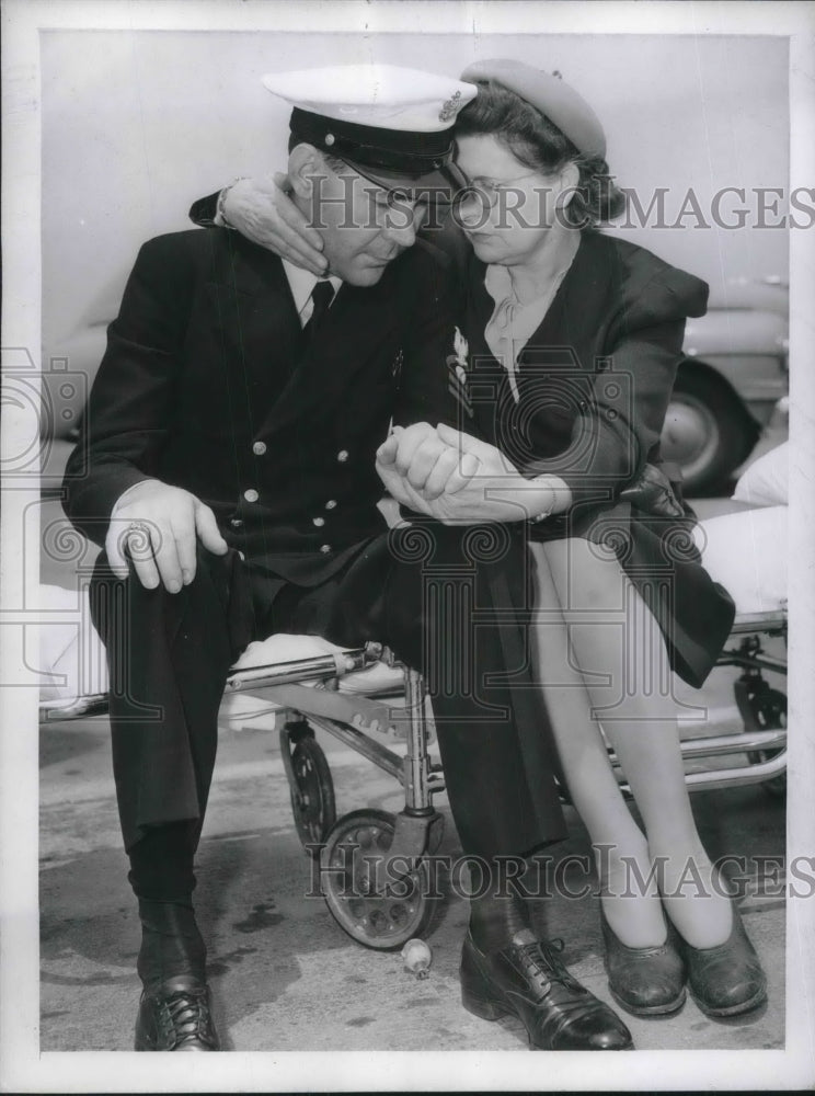 1944 Press Photo LA, Calif. Navy Chief Elec Mate Jack Gallion &amp; his wife - Historic Images