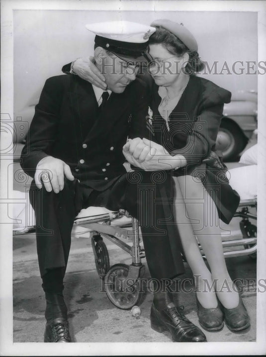 1944 Press Photo LA, Calif. Navy Chief Elec Mate Jack Gallion & his wife - Historic Images