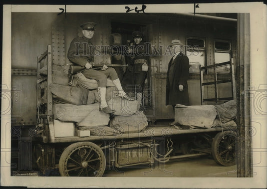 1926 U.S. Marines guards U.S. Mails at Union Station in Washington. - Historic Images