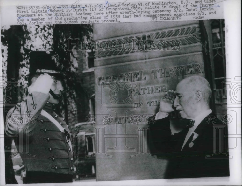 1958 Press Photo Col.LewisSorley and Cadet Capt.F.Durkin salute Thayer Monument-Historic Images