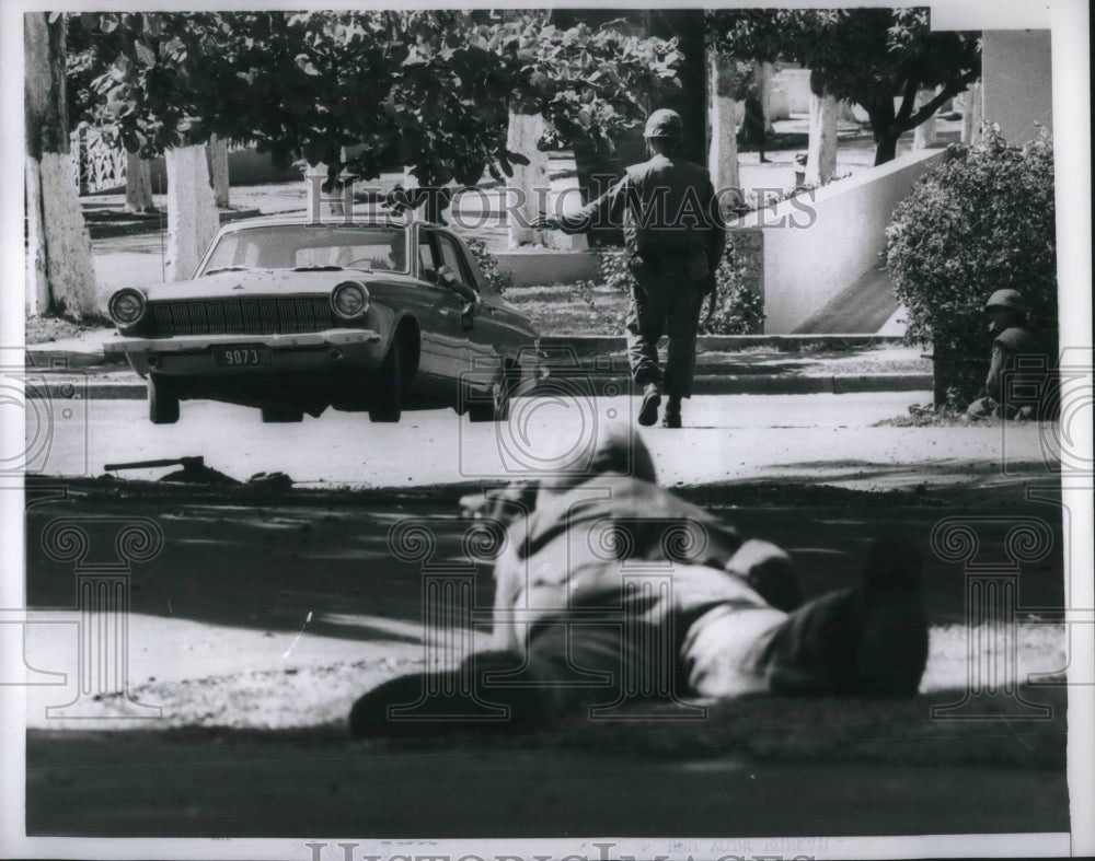 1965 Santo Domingo, Dom.Rep US Marines to quell riots - Historic Images