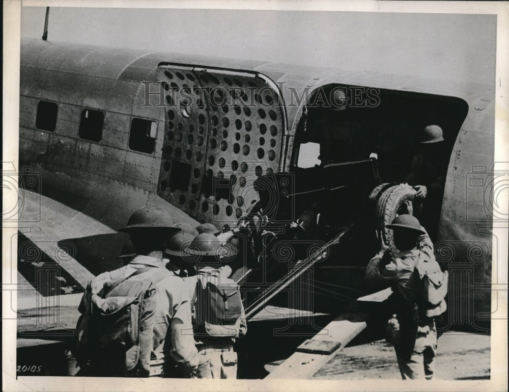 1944 Press Photo Army Tank Co at Duncan Field, Tex loard cago plane - nem30747 - Historic Images