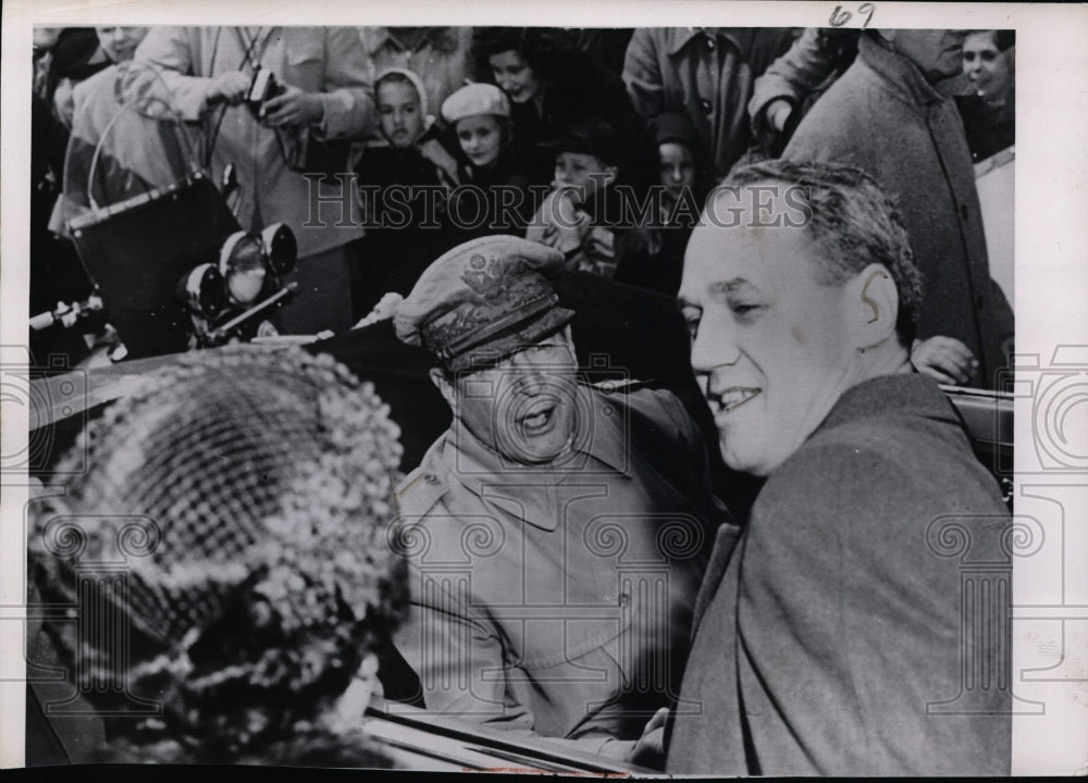 1951 General MacArthur &amp; Governor Mac at a meeting  - Historic Images