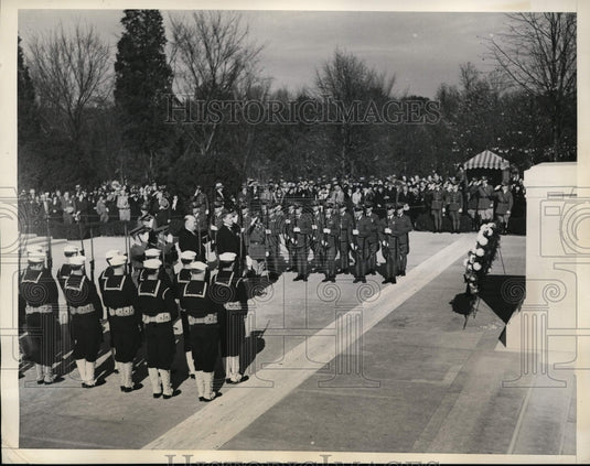 1932 Press Photo Armistice ceremony at A German flier taken to British hosspital - Historic Images