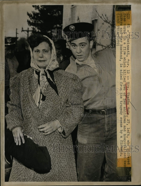 1949 Press Photo Mrs Thelma Rude & husband after fire that killed 2 children-Historic Images
