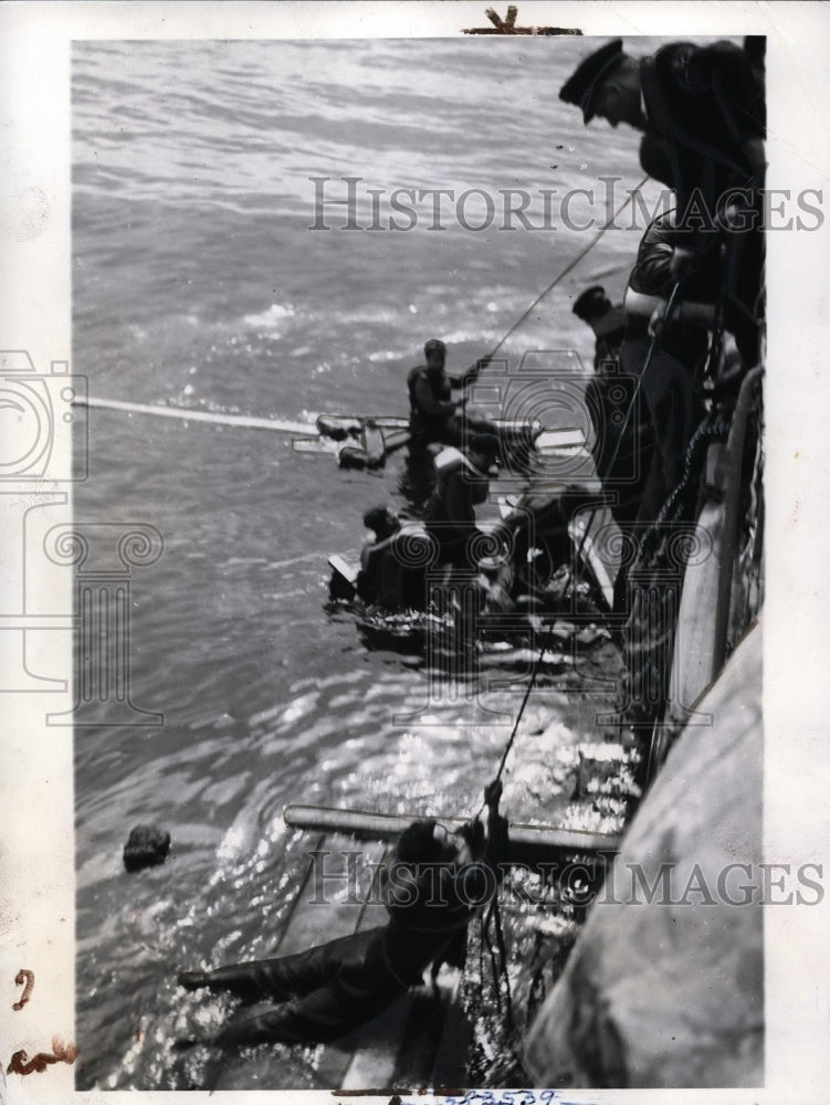 1940 Press Photo Royal Canadian Navy rescued crew of torpedoed ship - nem31641-Historic Images