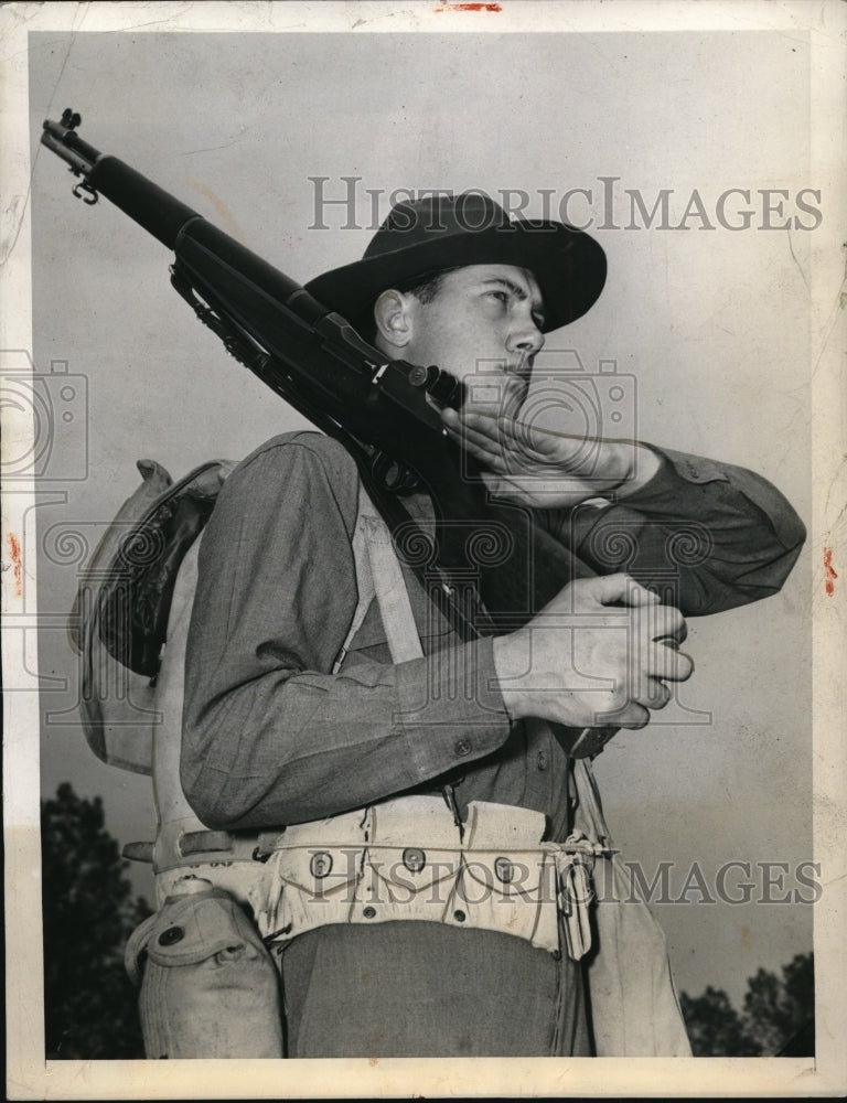 Press Photo Military conscriptee Pvt Roy Bruch at training in NY-Historic Images