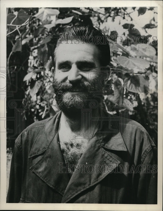 1943 Captain Lester Seegal US Medical Corps at the Buna front - Historic Images