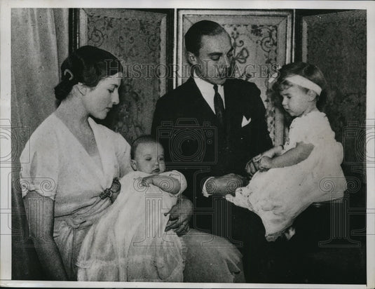 1934 Press Photo Count and Countess of Paris Shown at the Duc's Home in Exile - Historic Images