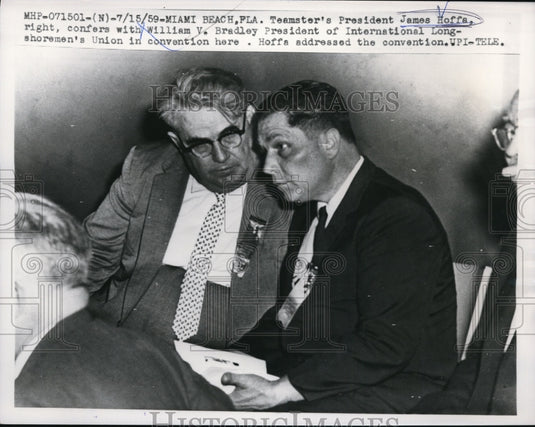 1959 Press Photo Teamster's Pres James Hoffa Confers with William V. Bradly - Historic Images