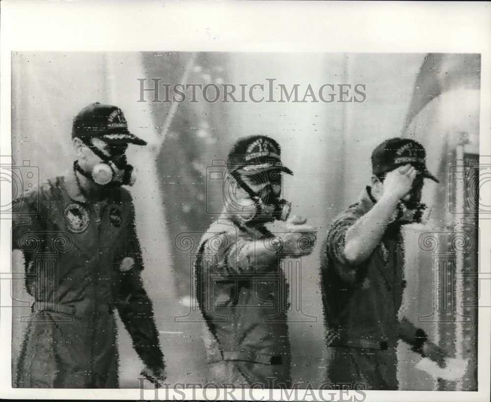 1969 Press Photo Apollo 12 Astronauts Aboard the USS Hornet in Mobile Quarantine - Historic Images