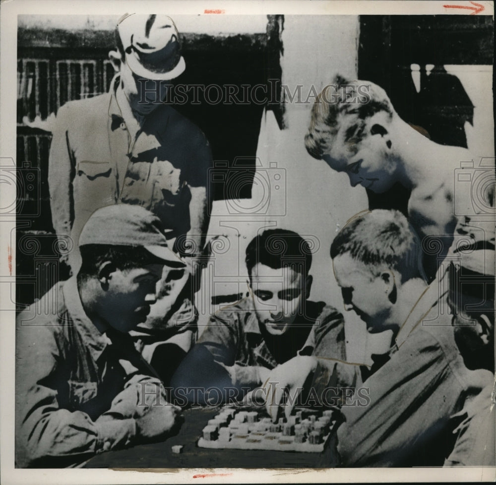 1952 Press Photo US GIs Playing Chess - Historic Images