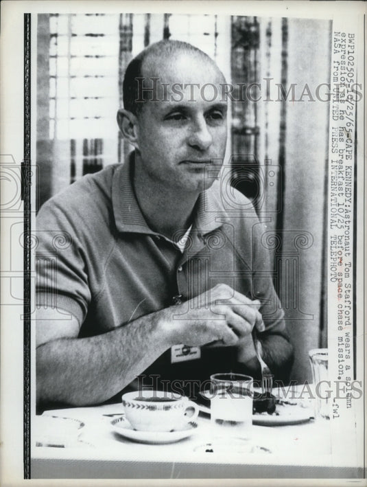 1965 Press Photo Astronaut Tom Stafford has breakfast at Cape Kennedy - Historic Images
