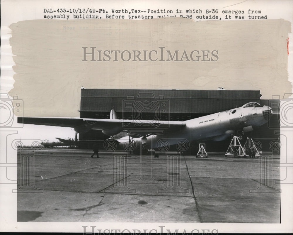 1949 Press Photo Ft Worth Texas a B-36 leaves assembly building to be towed-Historic Images