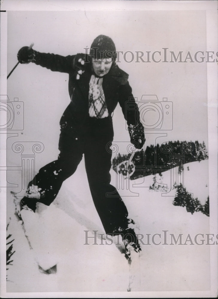 1937 Press Photo Princess Juliana Honeymooning at Krynica Poland with Husband-Historic Images