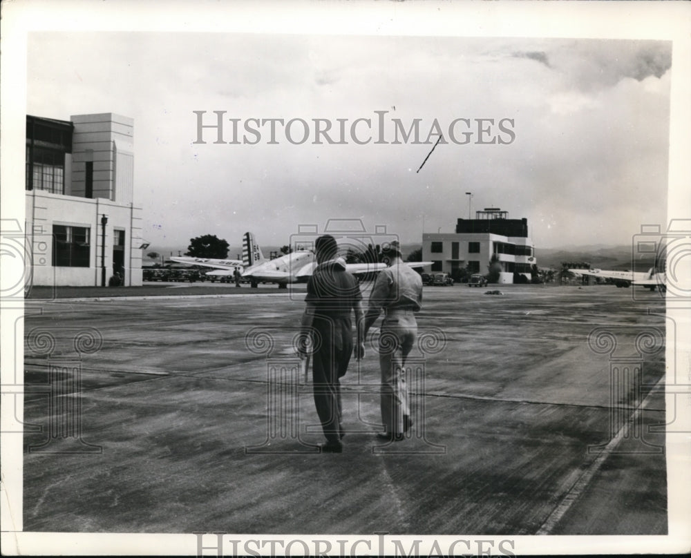 1941 Press Photo Hawaiian Airfield Seriously Damaged by Japanese Bombs - Historic Images