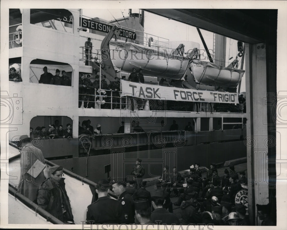 1947 Press Photo Army Transport Stetson Victory Docks at Oakland California-Historic Images