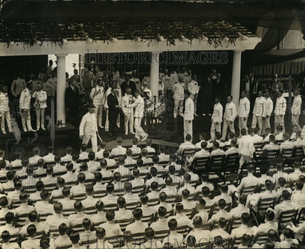 1925 Press Photo President Coolidge awards diplomas to Navy Officers - nem36585-Historic Images
